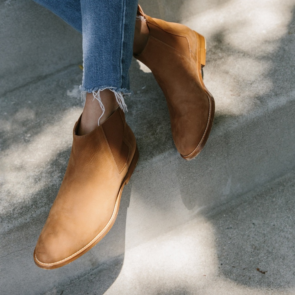Jenni Kayne Oiled Leather Chelsea Boot - Picture 1 of 15
